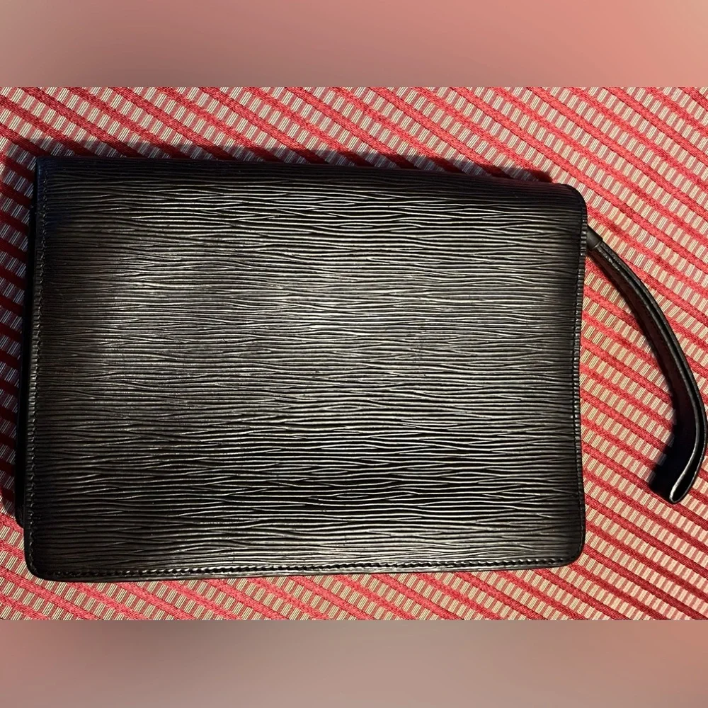 Louis Vuitton Epi Clutch, Black